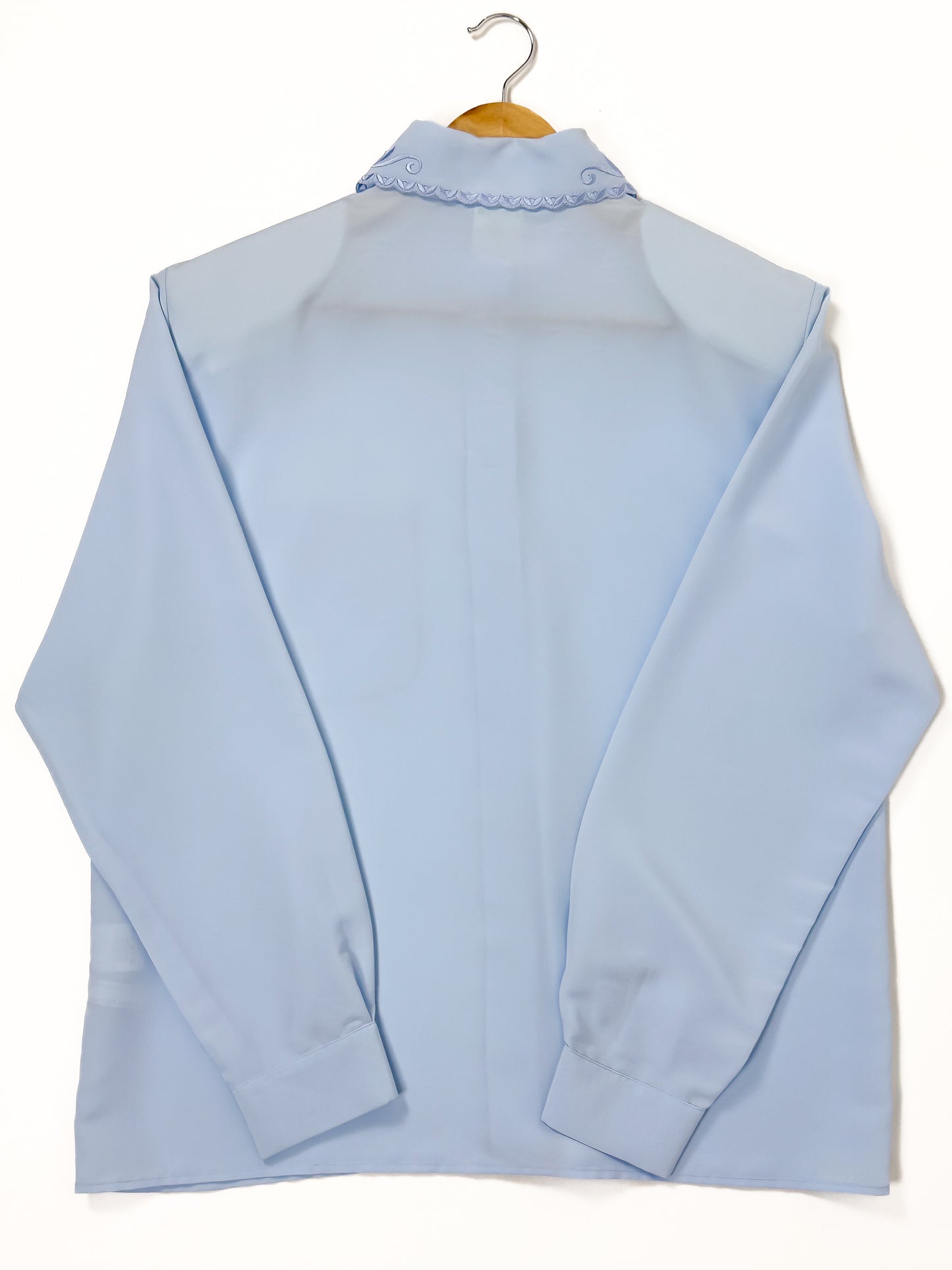 CAMICIA VINTAGE CELESTE CON DETTAGLI RICAMATI