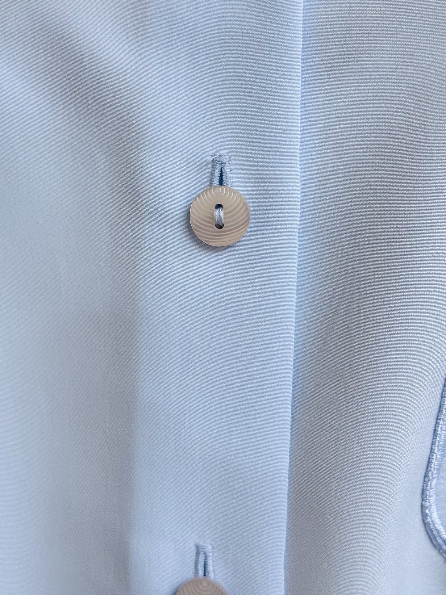 CAMICIA VINTAGE CELESTE CON DETTAGLI RICAMATI