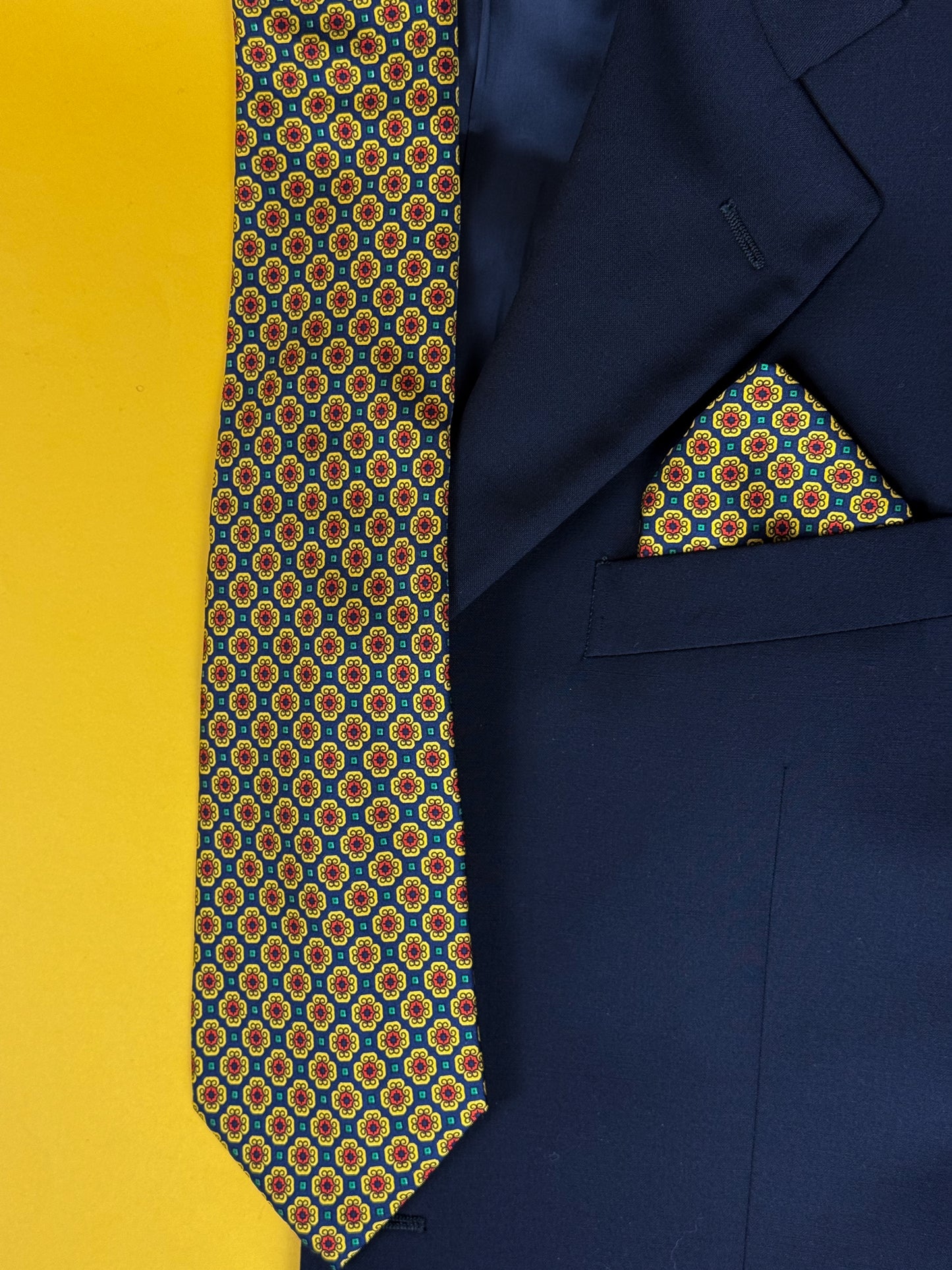 CRAVATTA CON FAZZOLETTO DA TASCHINO