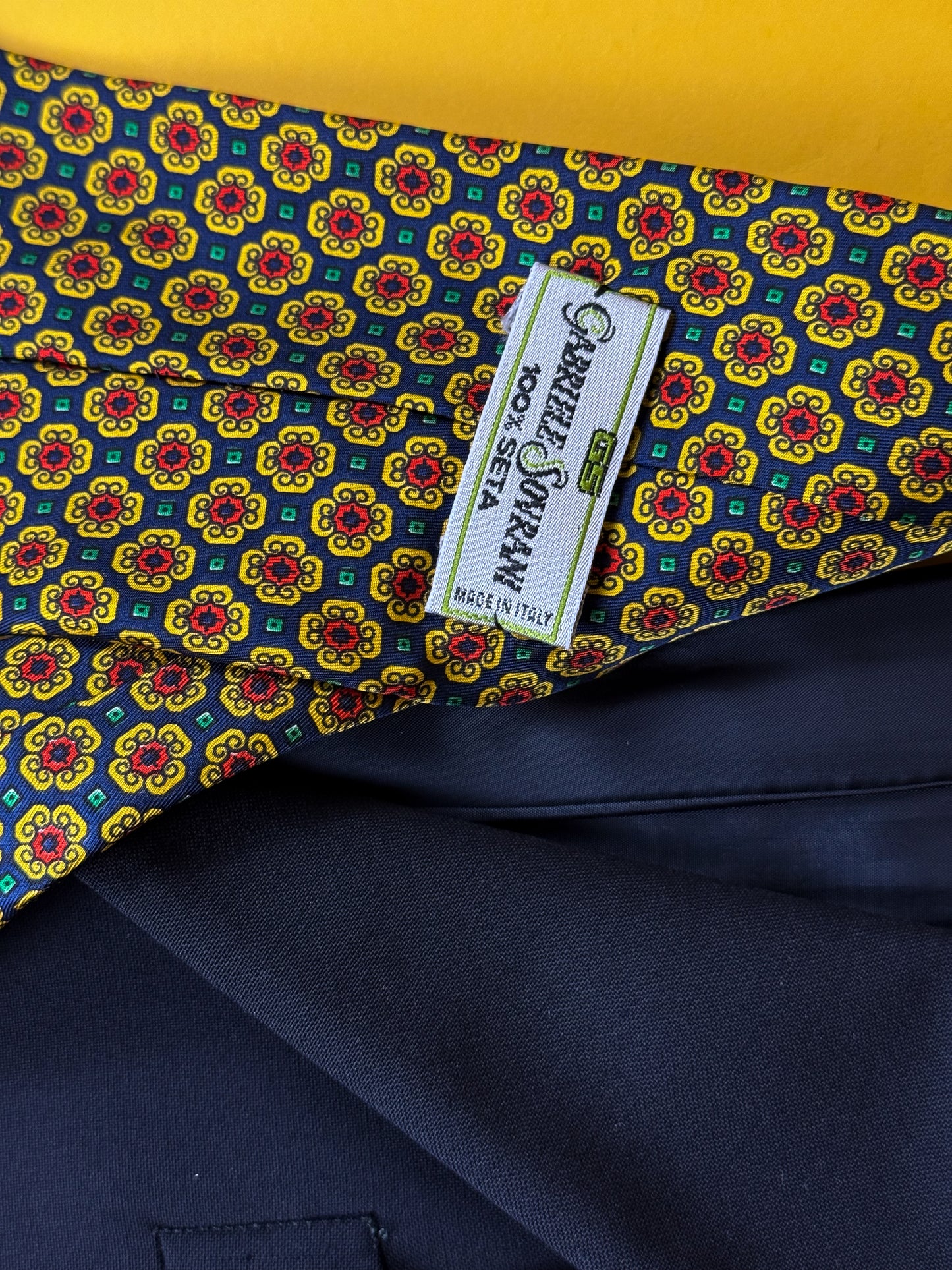 CRAVATTA CON FAZZOLETTO DA TASCHINO