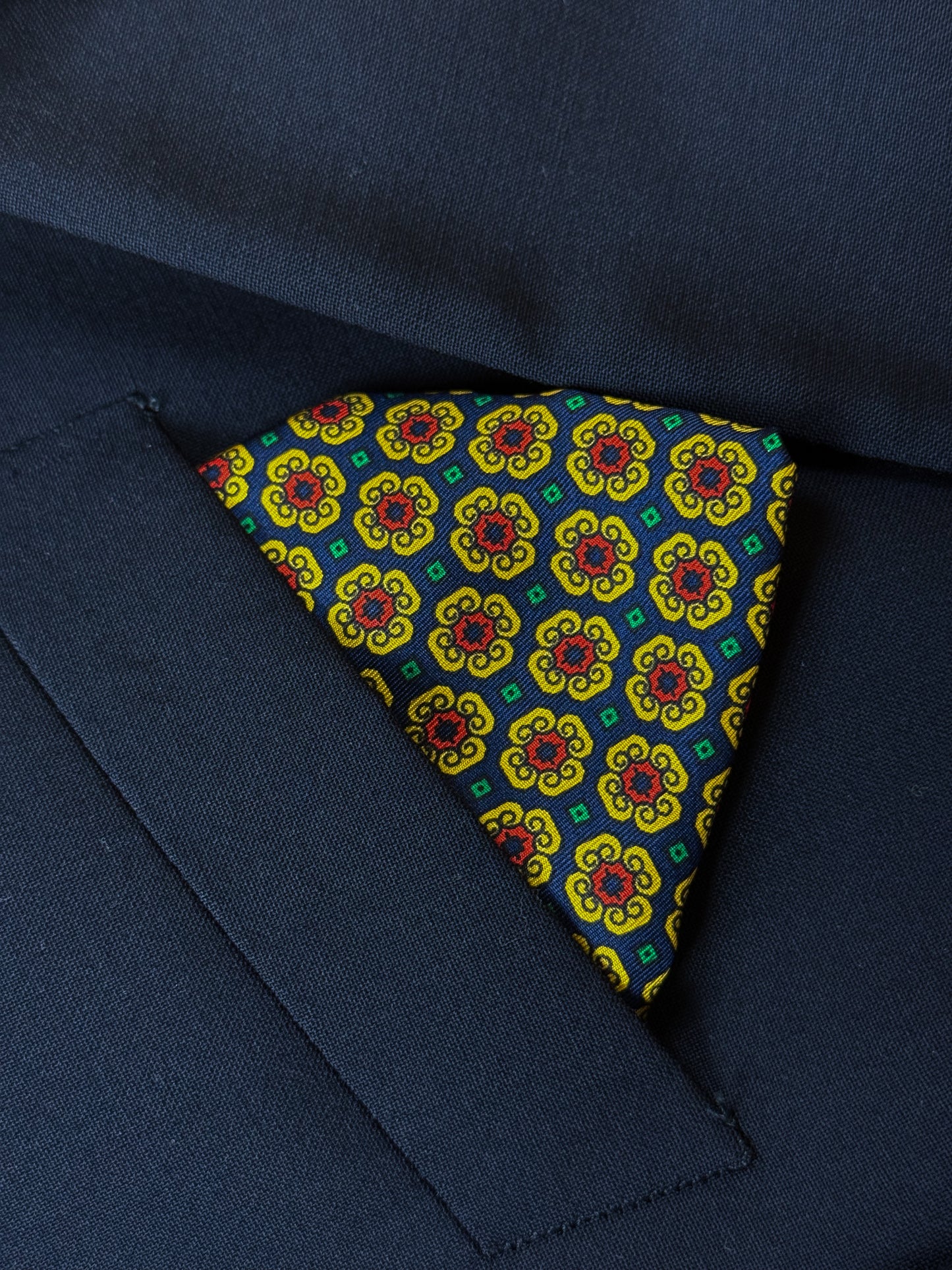 CRAVATTA CON FAZZOLETTO DA TASCHINO