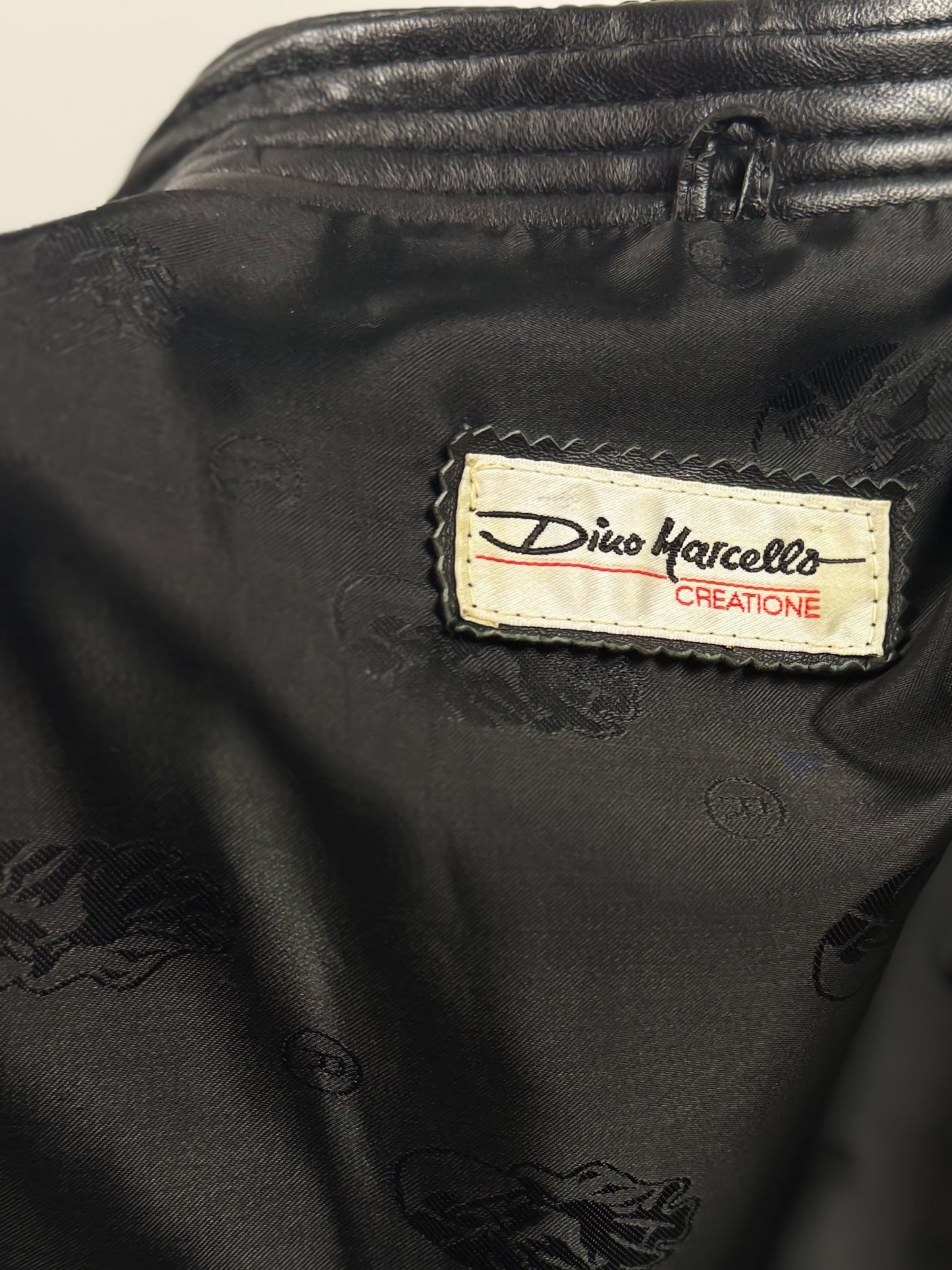 VESTE EN CUIR AVEC REVERS EN VELOURS