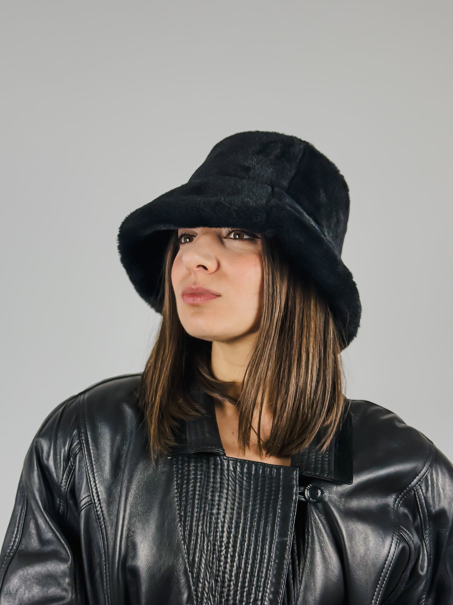 CAPPELLO IN PELLICCIA NERO