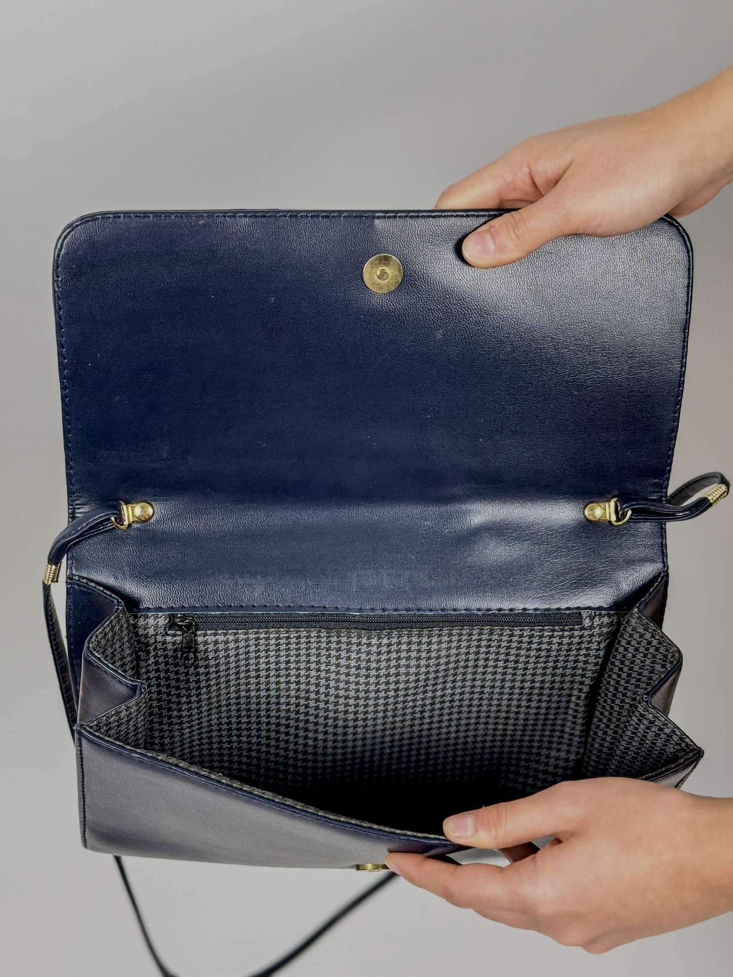 POCHETTE BLU CON TRACOLLA