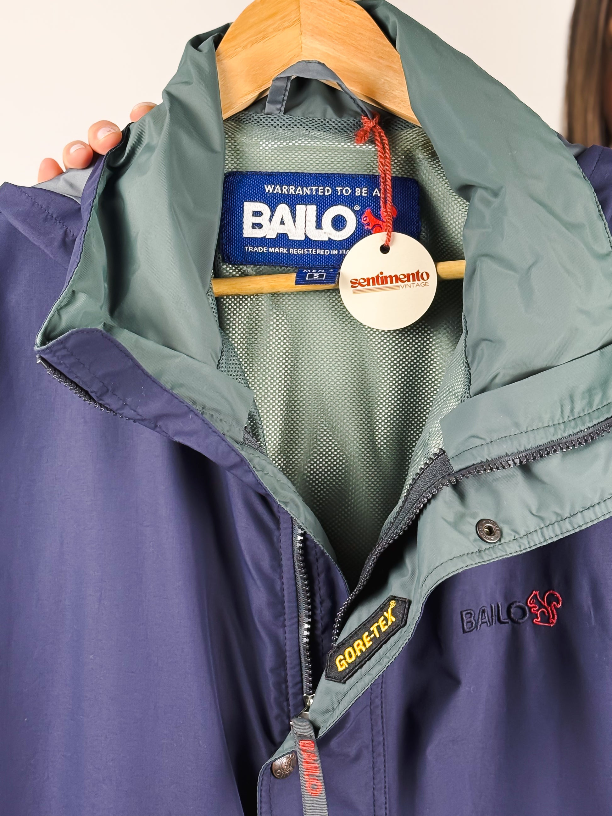 DETTAGLIO GIACCA BAILO MADE IN ITALY