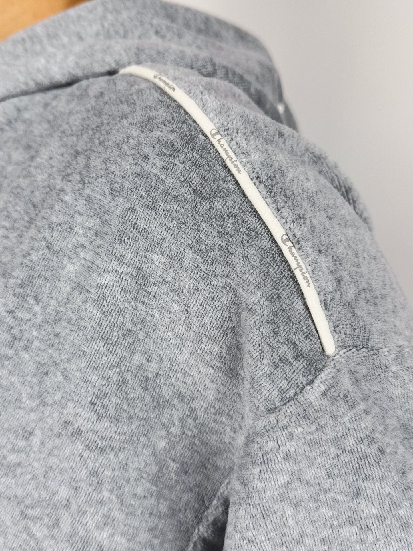 CHAMPION CHENILLE CROP SWEATSHIRT