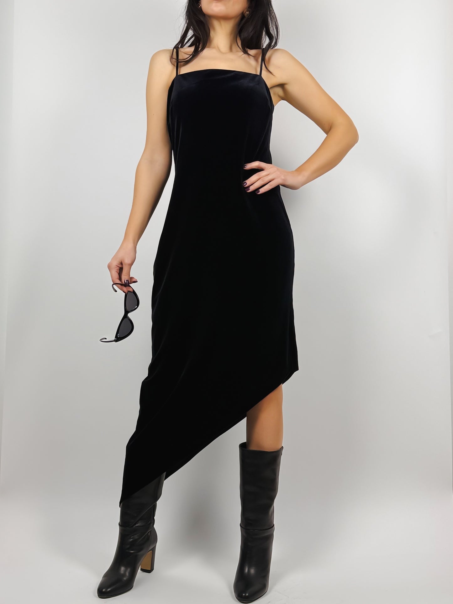 BLACK VELVET POINTED DRESS