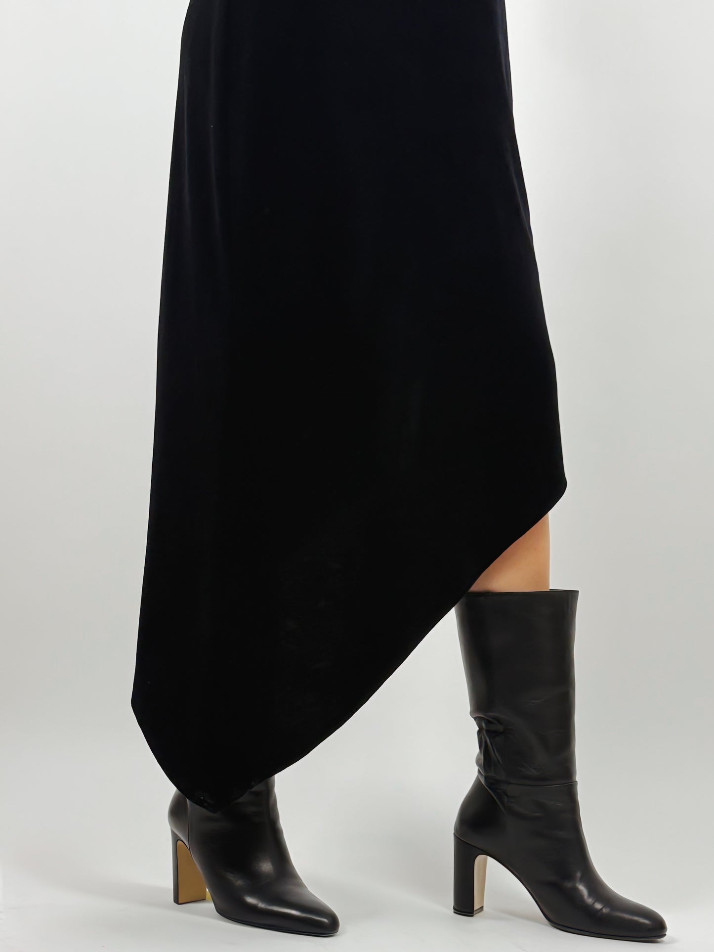 BLACK VELVET POINTED DRESS