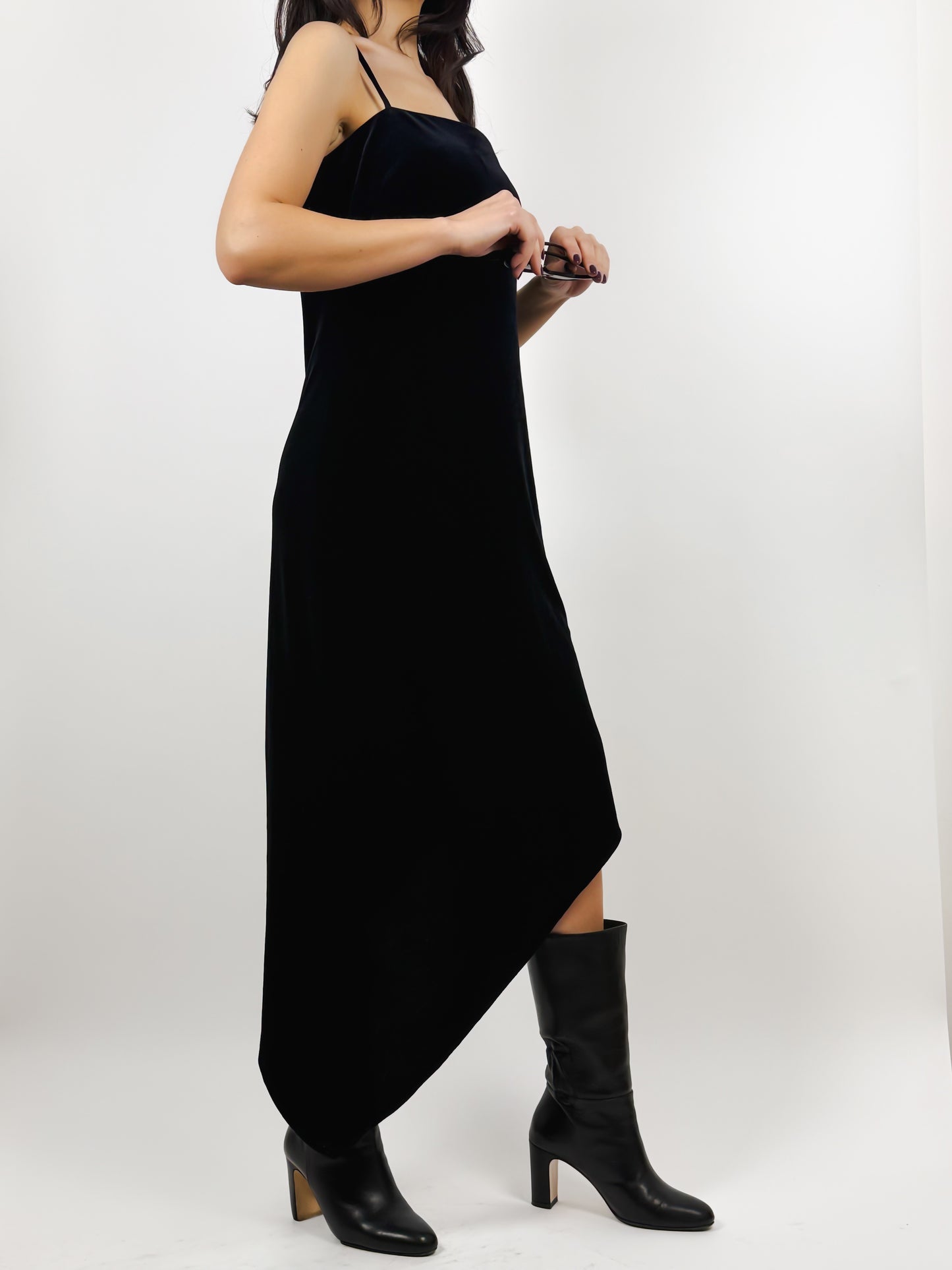 BLACK VELVET POINTED DRESS