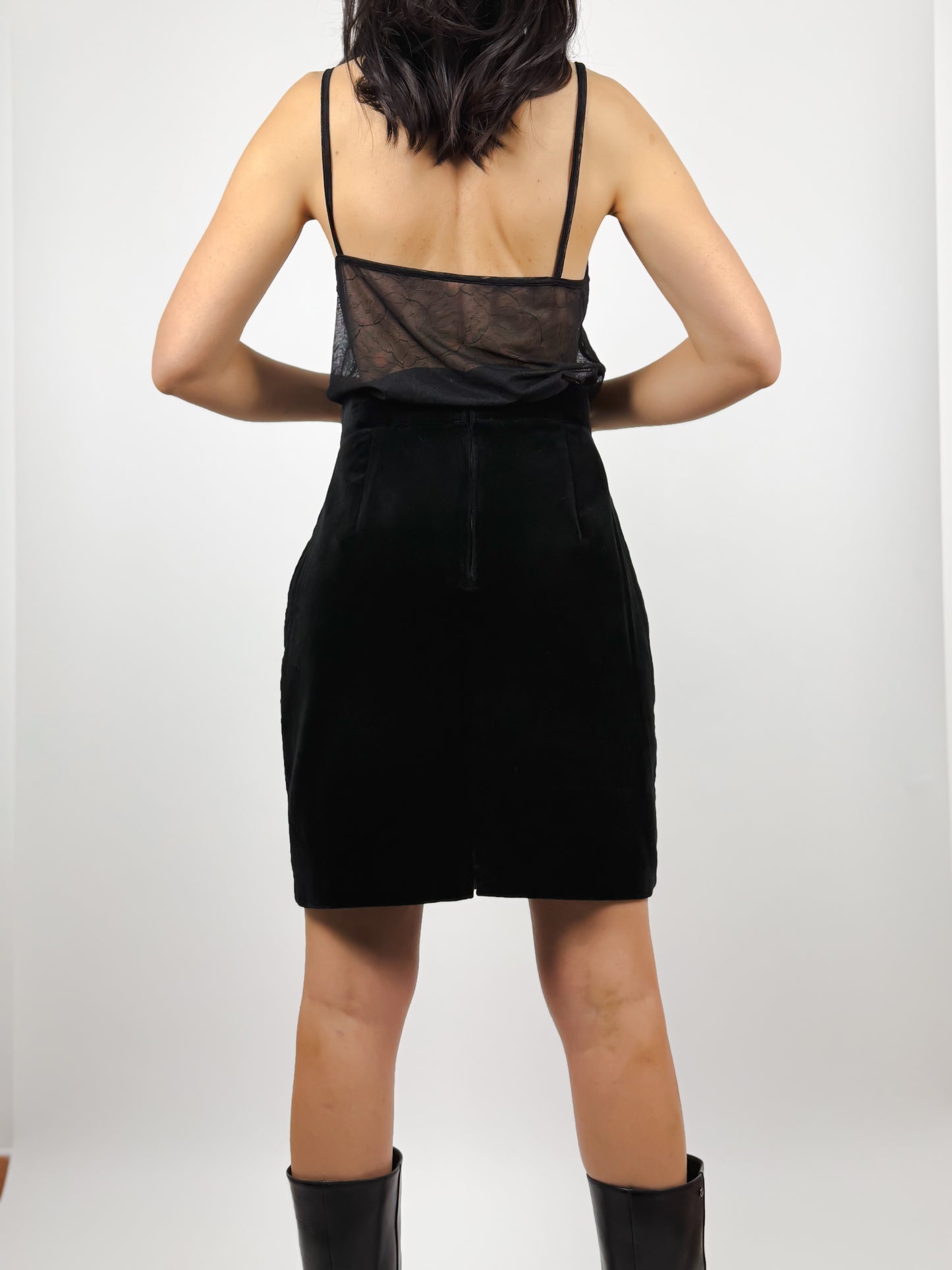 JUPE COURTE EN VELOURS NOIR