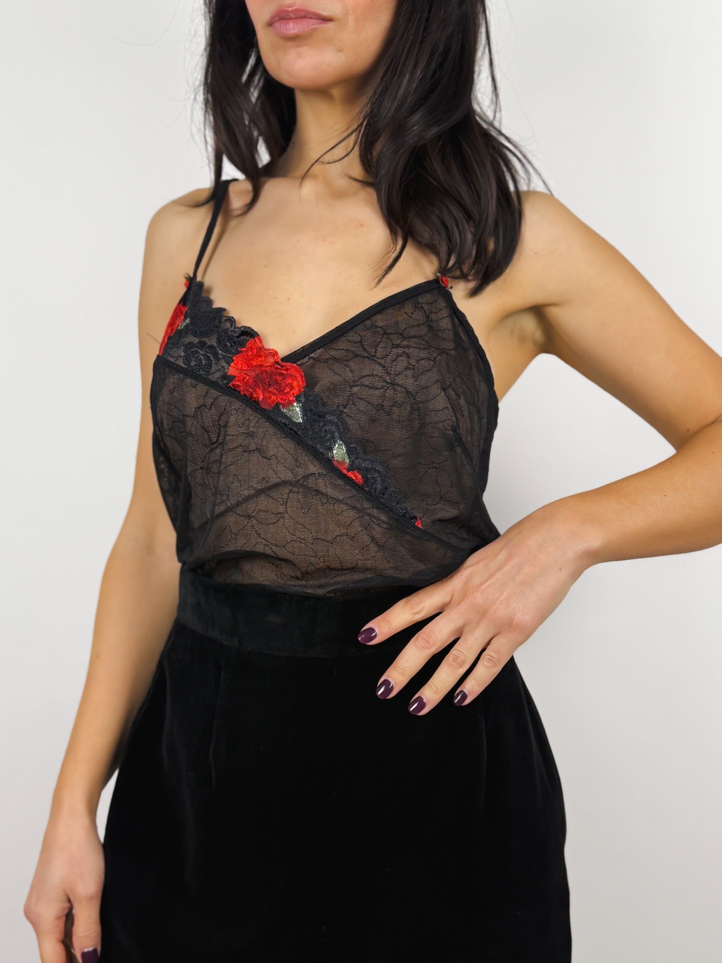 TOP LINGERIE AVEC ROSES ROUGES