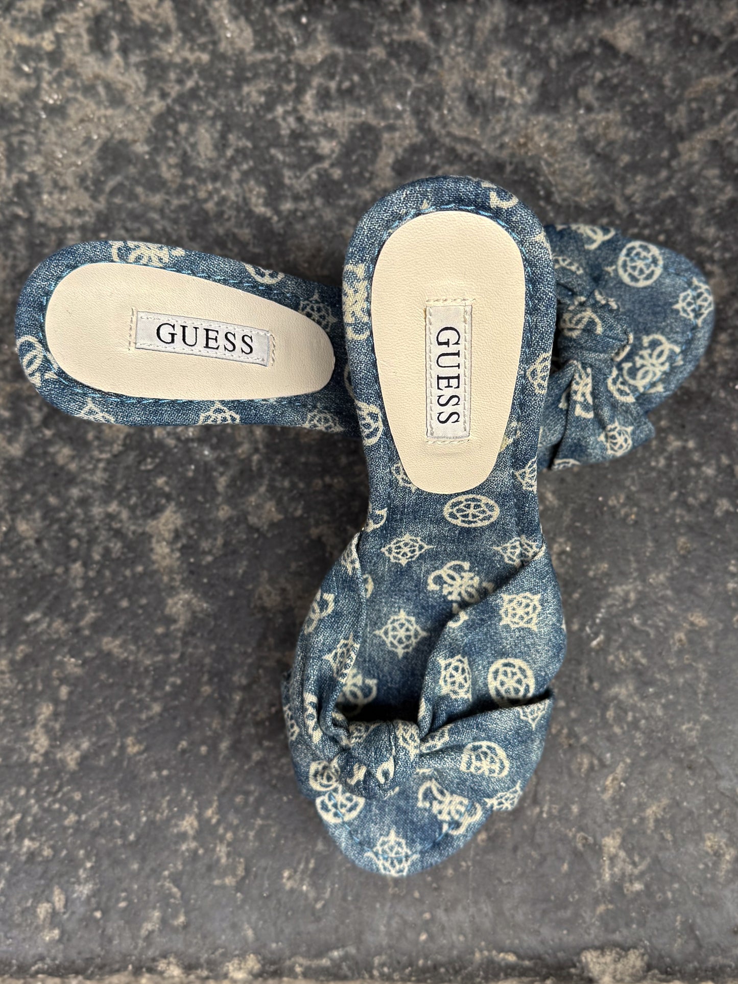 sandali guess y2k