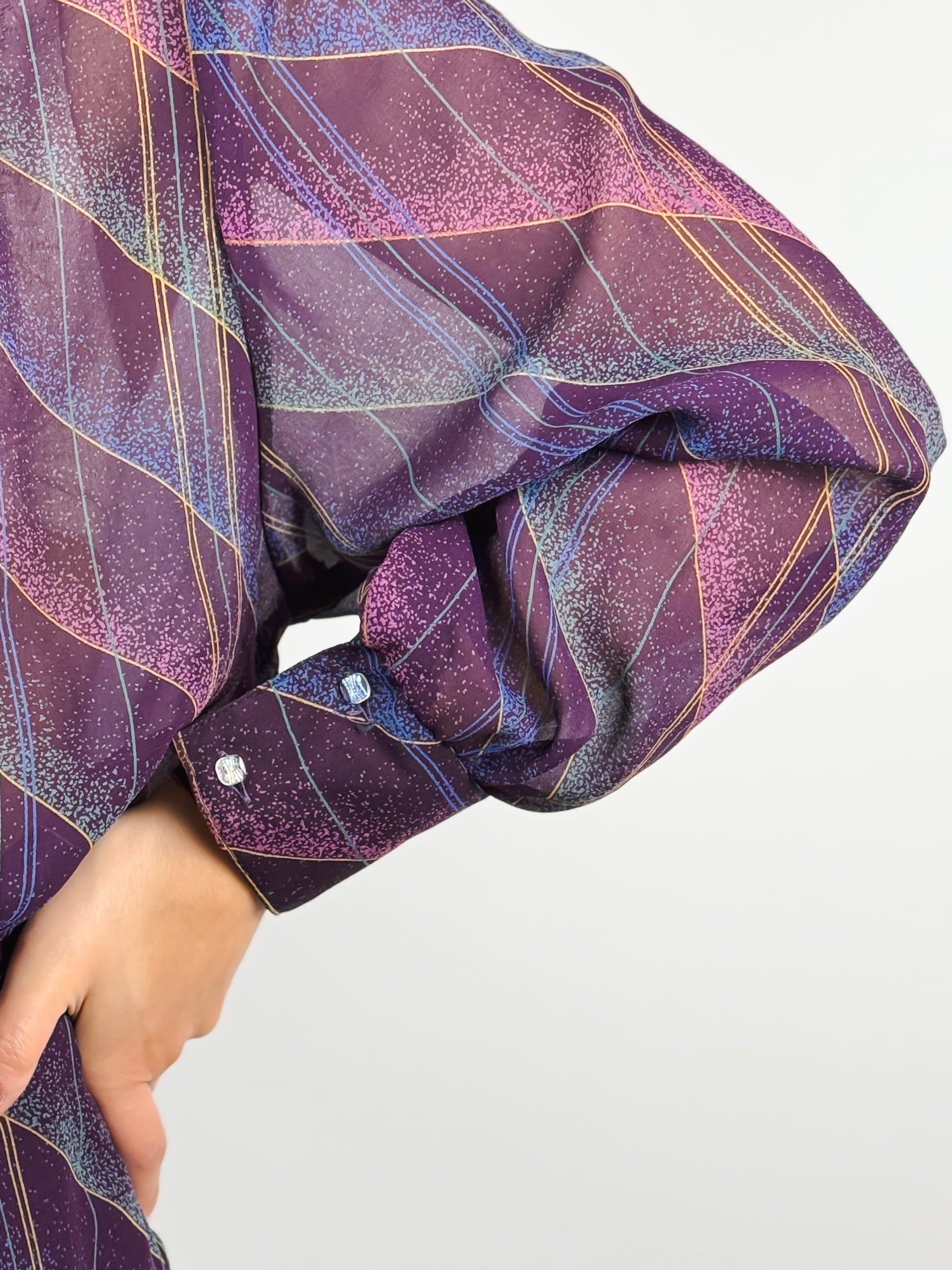 DETTAGLIO ABITO VIOLA ANNI 70