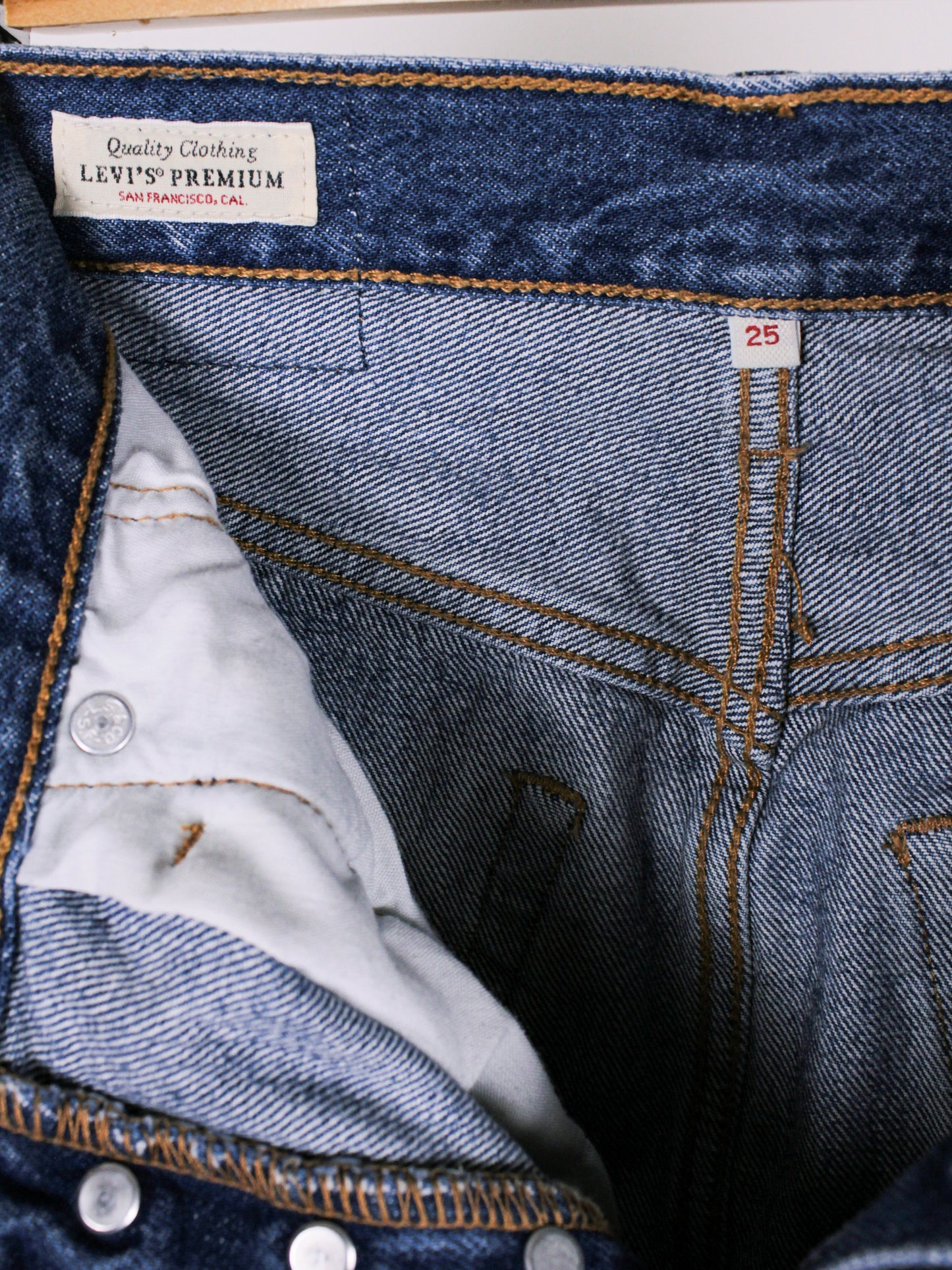 Gonna Levi's in Denim con Orlo Sfrangiato