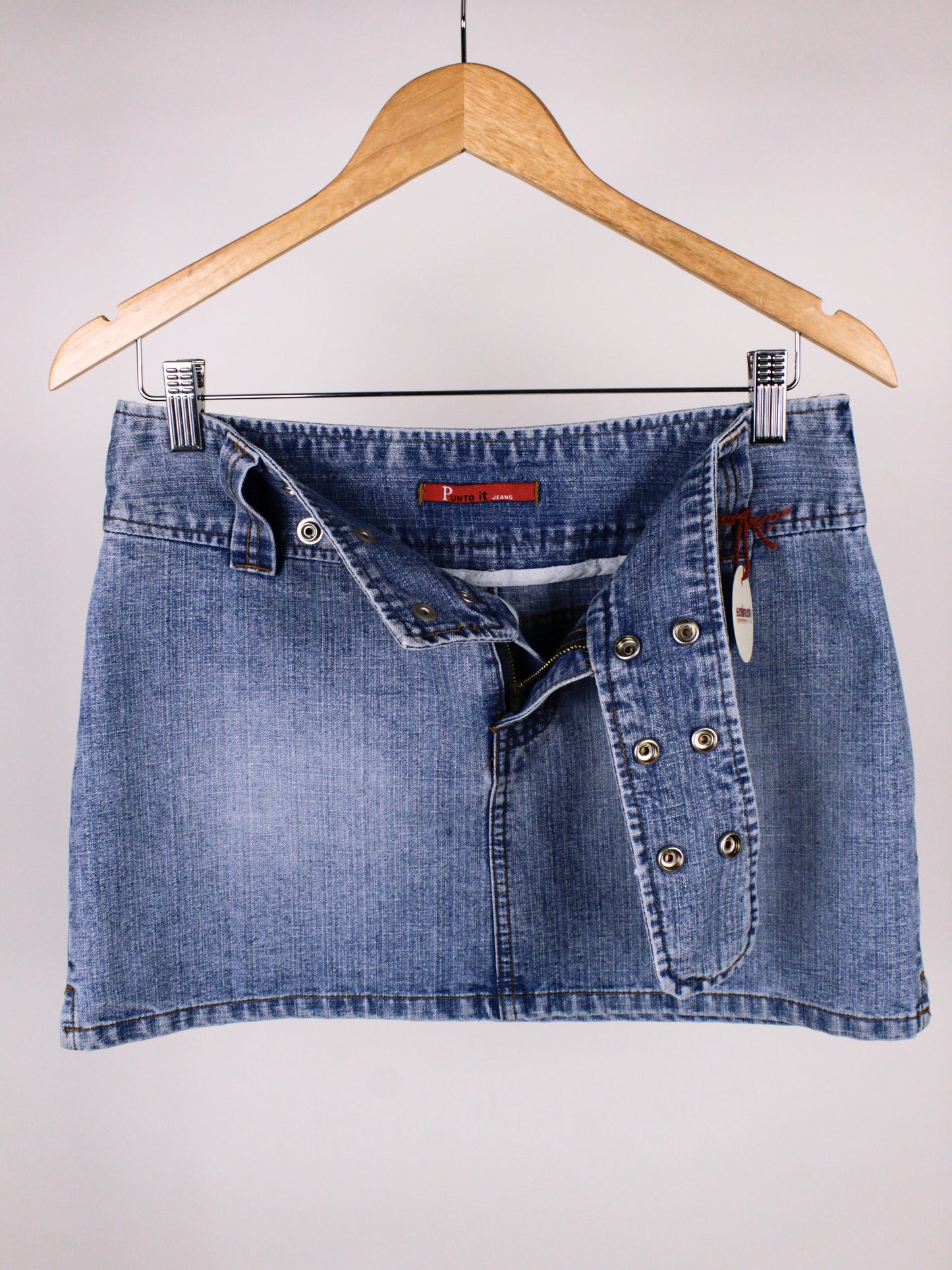 Minigonna denim vintage Y2K anni 2000 con cintura borchiata