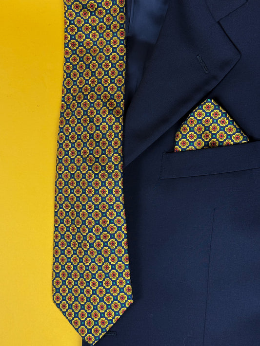 CRAVATTA CON FAZZOLETTO DA TASCHINO