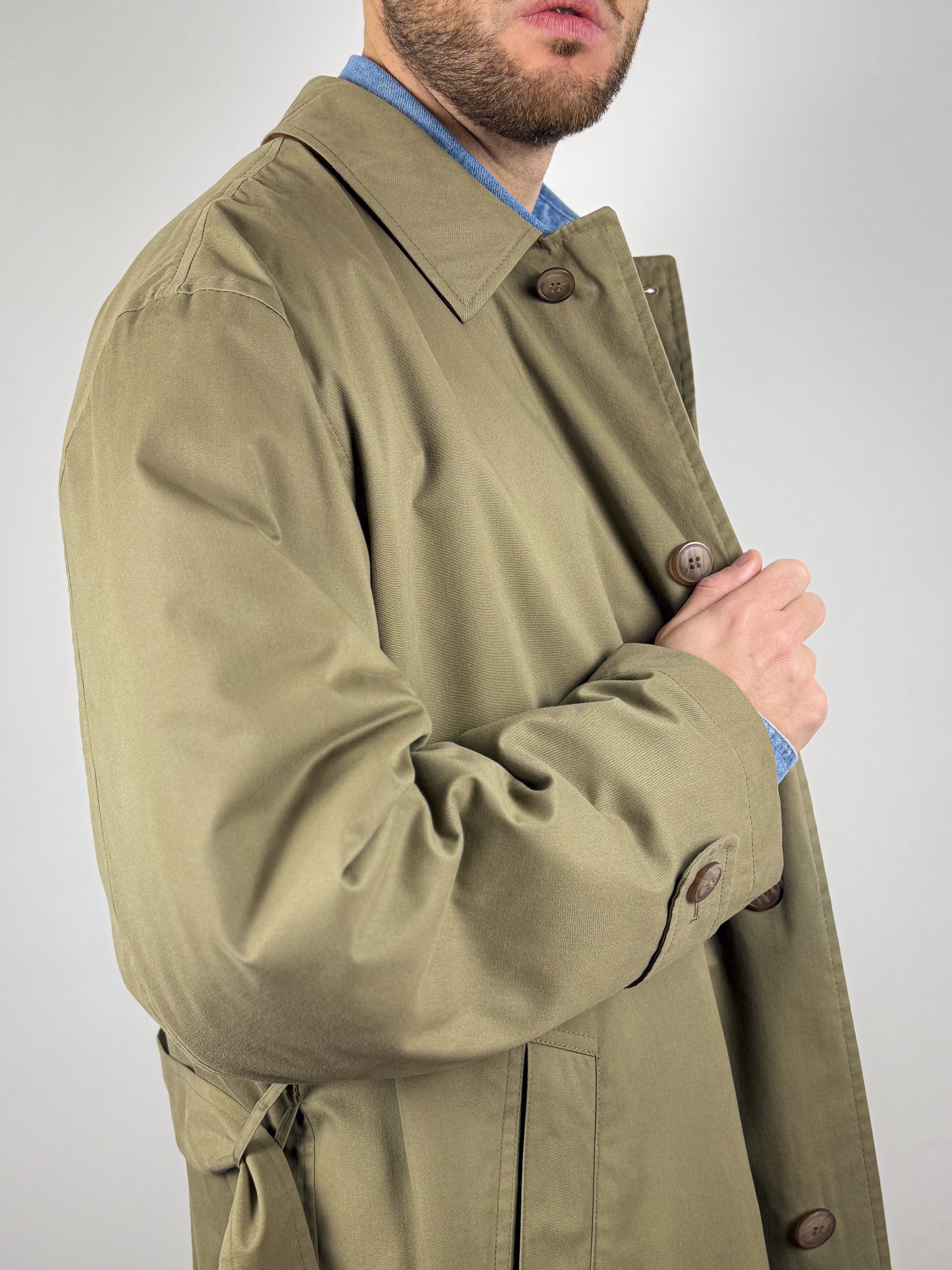 REMOVABLE BEIGE TRENCH COAT