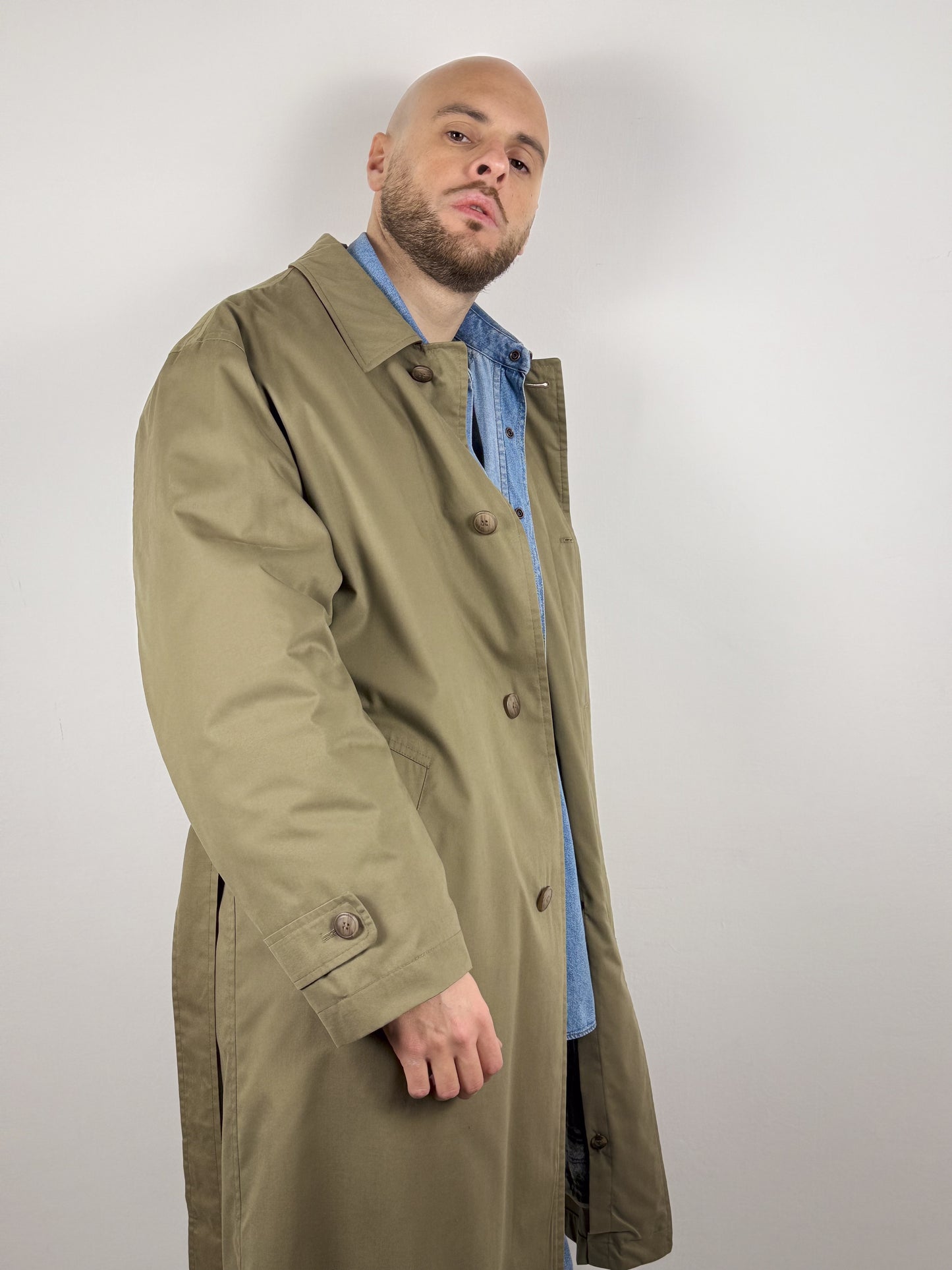 REMOVABLE BEIGE TRENCH COAT