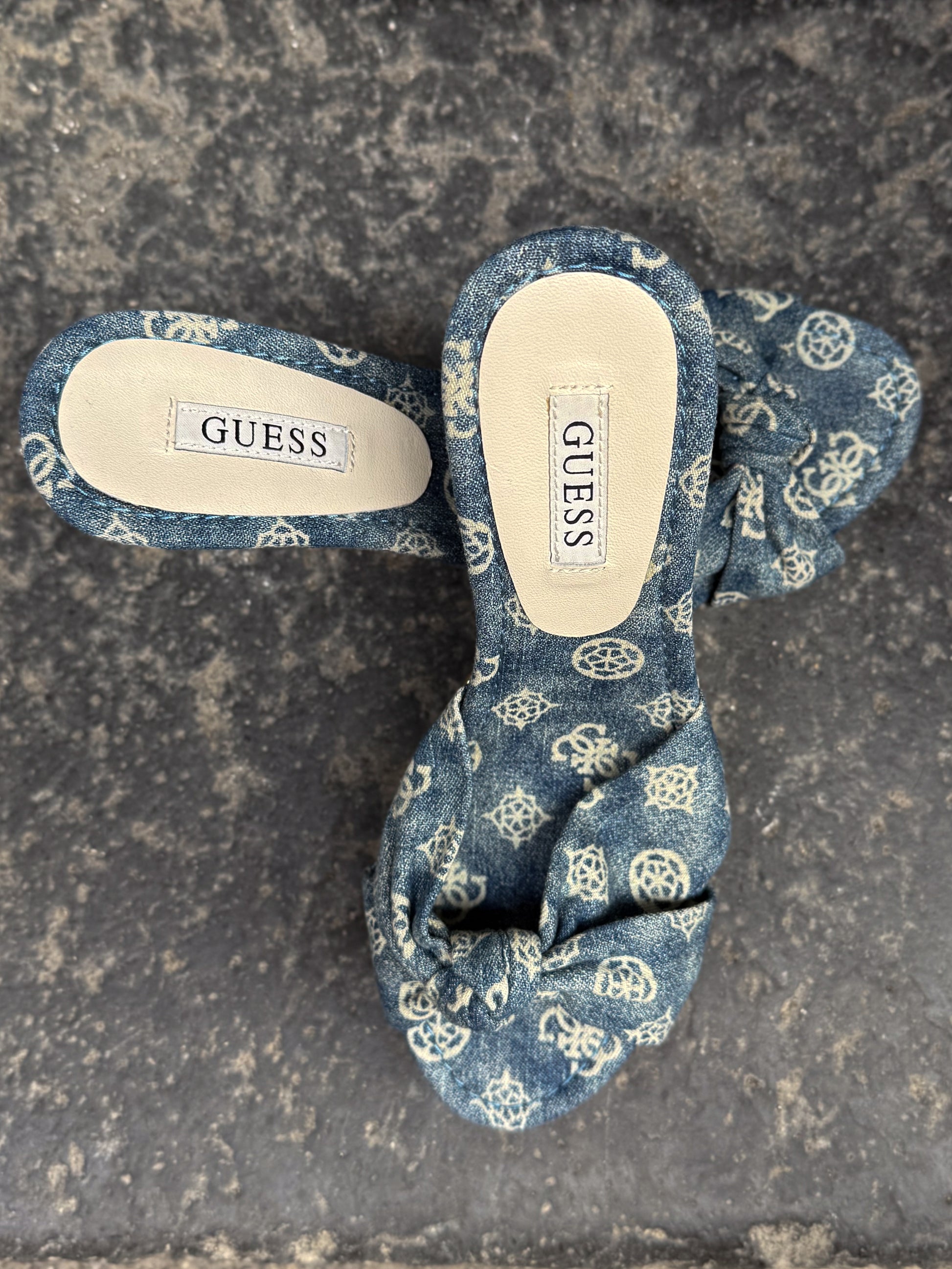 sandali guess y2k