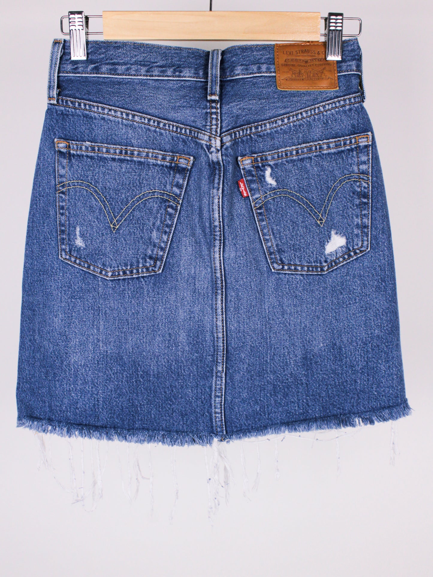 Gonna Levi's in Denim con Orlo Sfrangiato