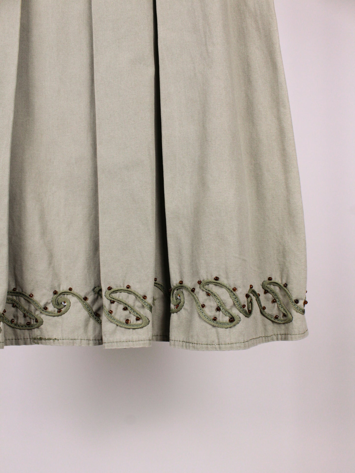 Gonna vintage in cotone con ricami e perline verde salvia – Y2K