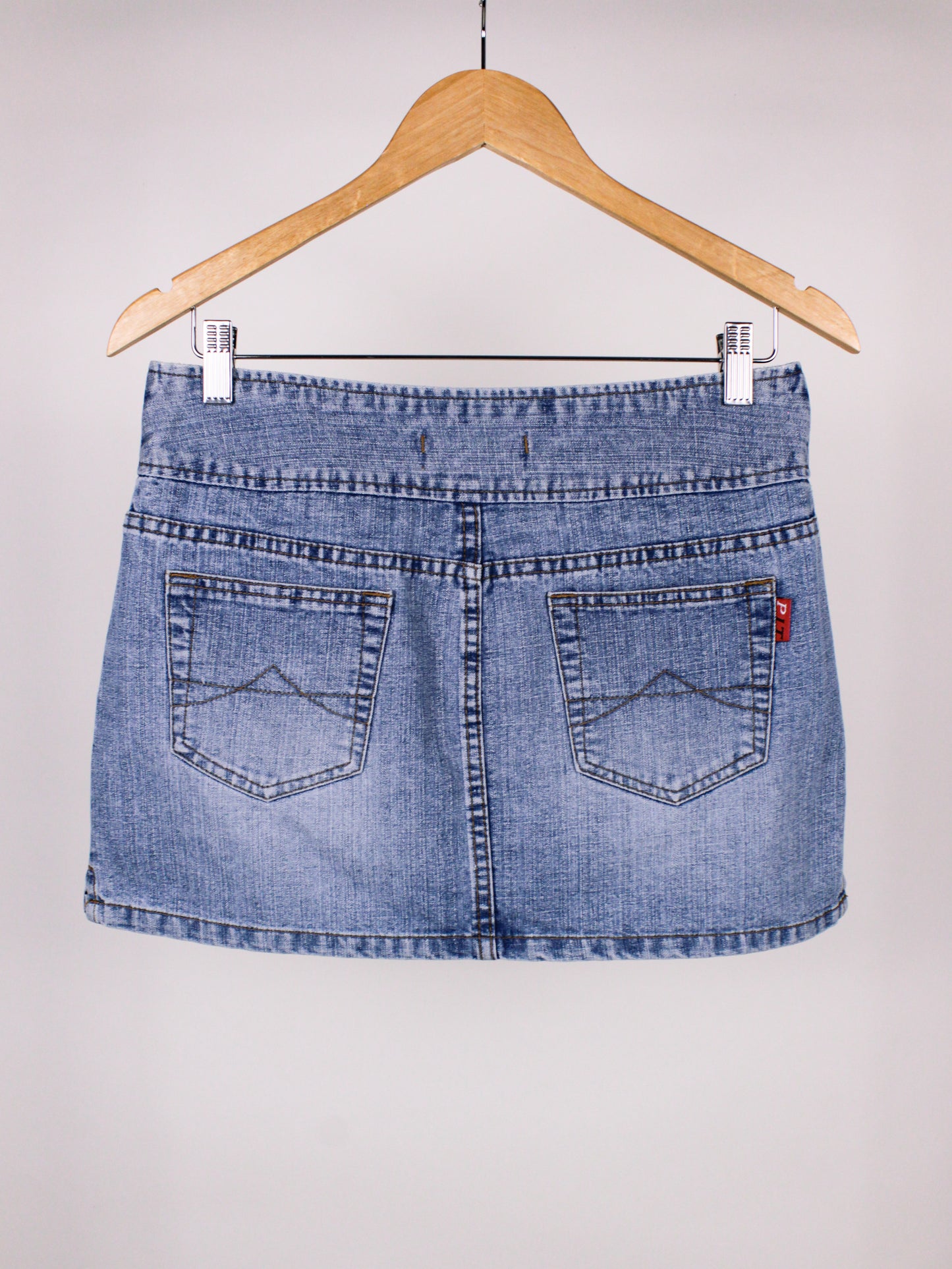Minigonna denim vintage Y2K anni 2000 con cintura borchiata