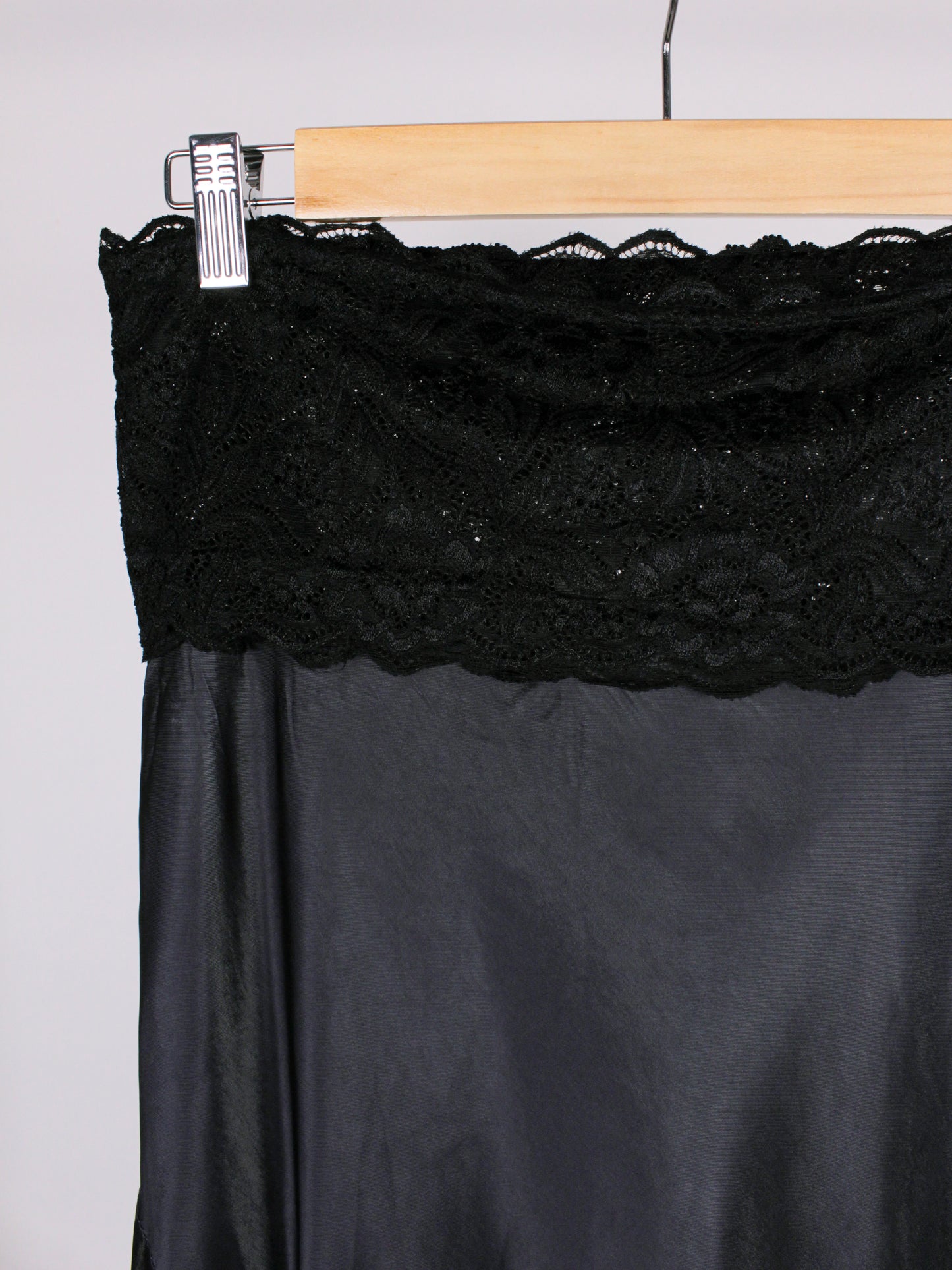 Gonna lunga vintage in raso nero con fascia in pizzo - Y2k