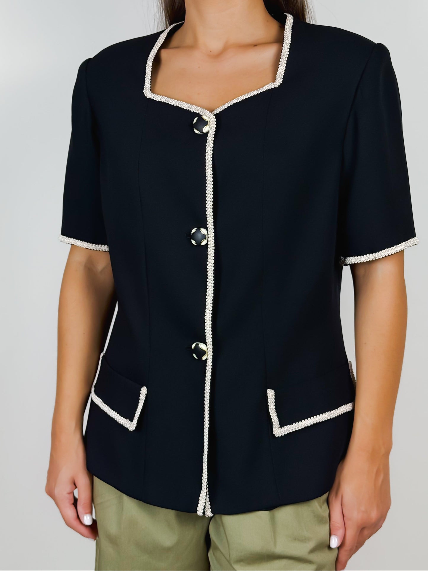 Giacca vintage sartoriale nera con bordi bianchi e spalline imbottite – anni ’80