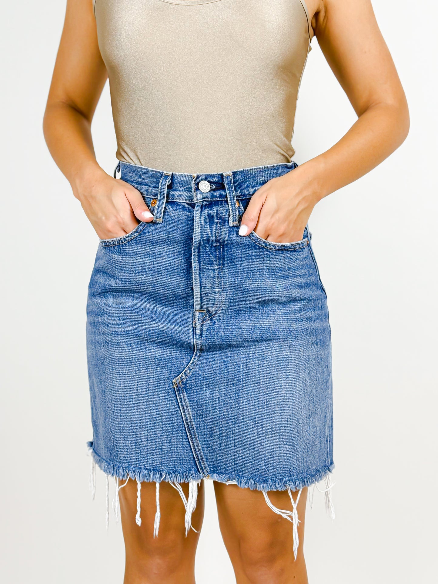 Gonna Levi's in Denim con Orlo Sfrangiato