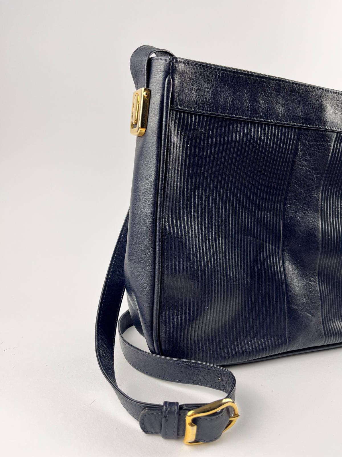 Borsa a Tracolla Vintage in Vera Pelle Blu Notte con Texture Rigata - Anni '90