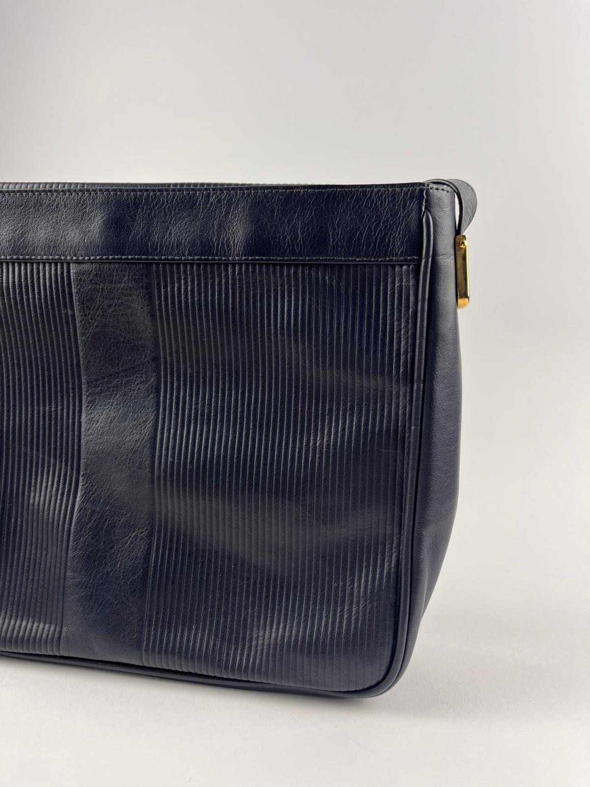 Borsa a Tracolla Vintage in Vera Pelle Blu Notte con Texture Rigata - Anni '90