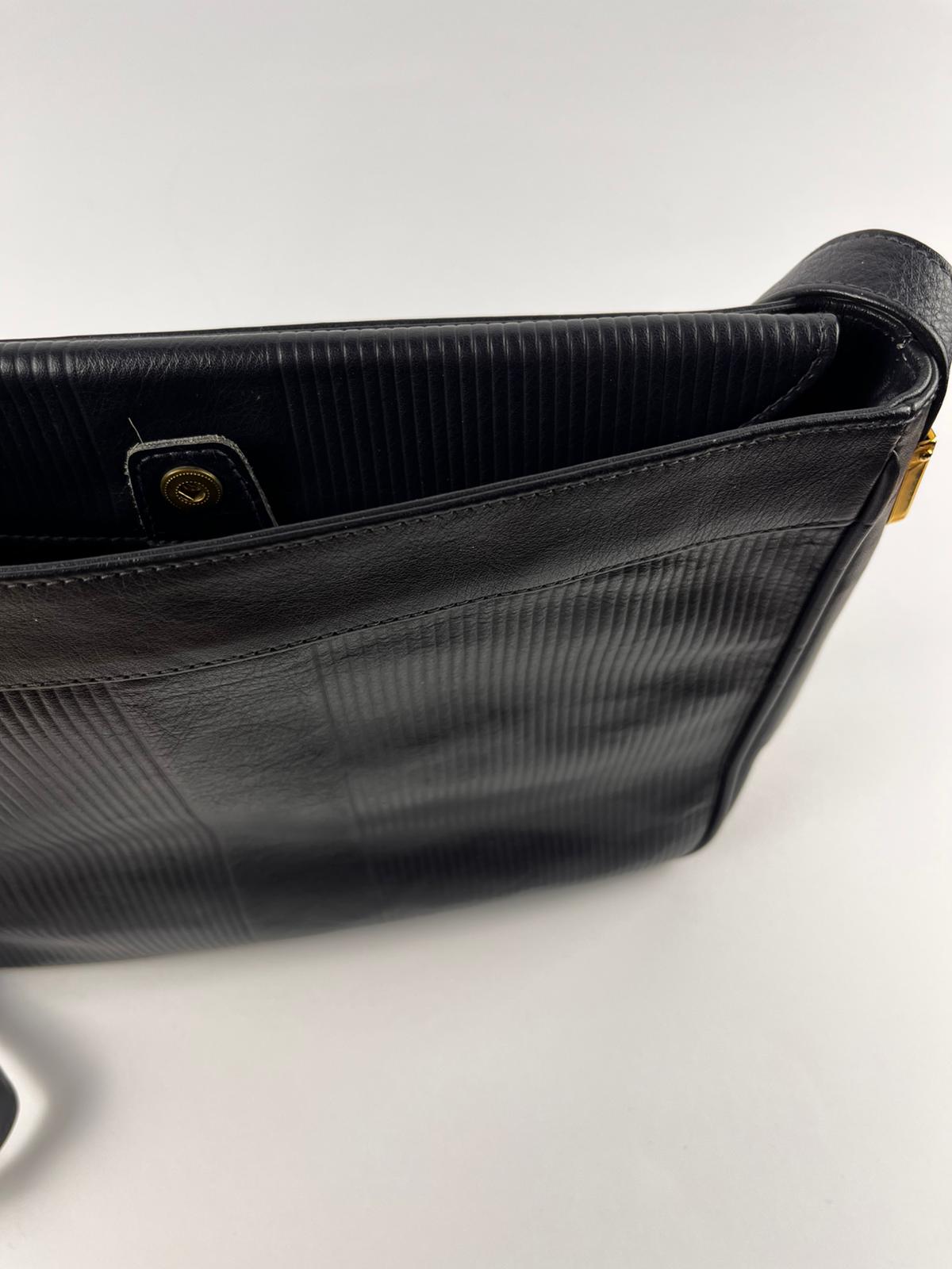 Borsa a Tracolla Vintage in Vera Pelle Blu Notte con Texture Rigata - Anni '90