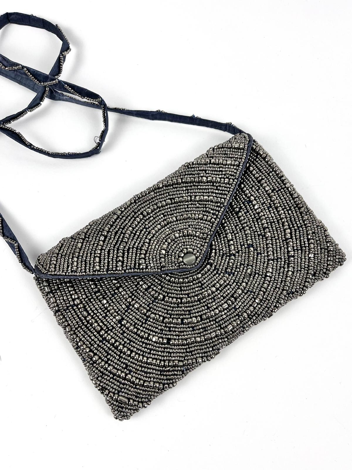 Borsa vintage anni '90 con perline argento e tracolla