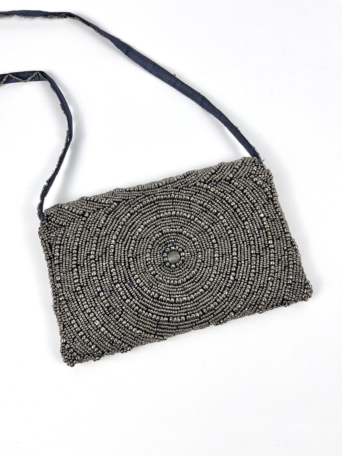 Borsa vintage anni '90 con perline argento e tracolla
