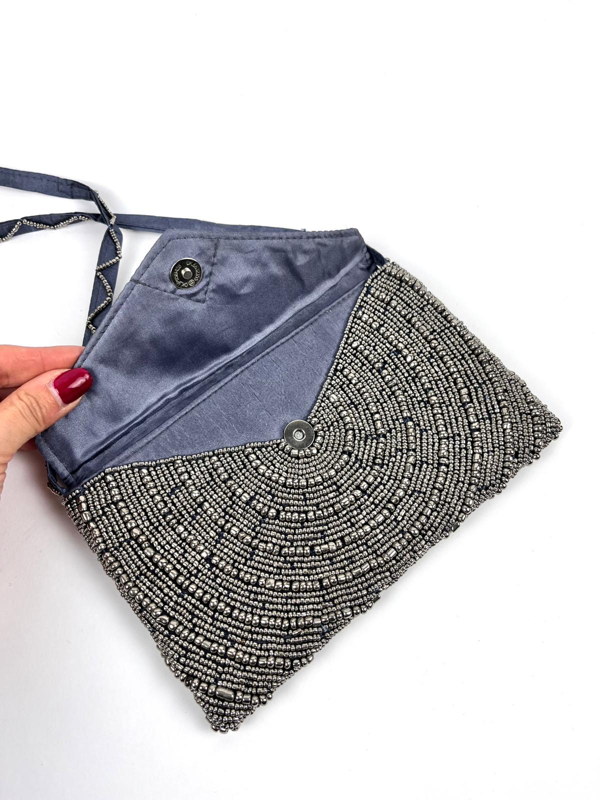 Borsa vintage anni '90 con perline argento e tracolla