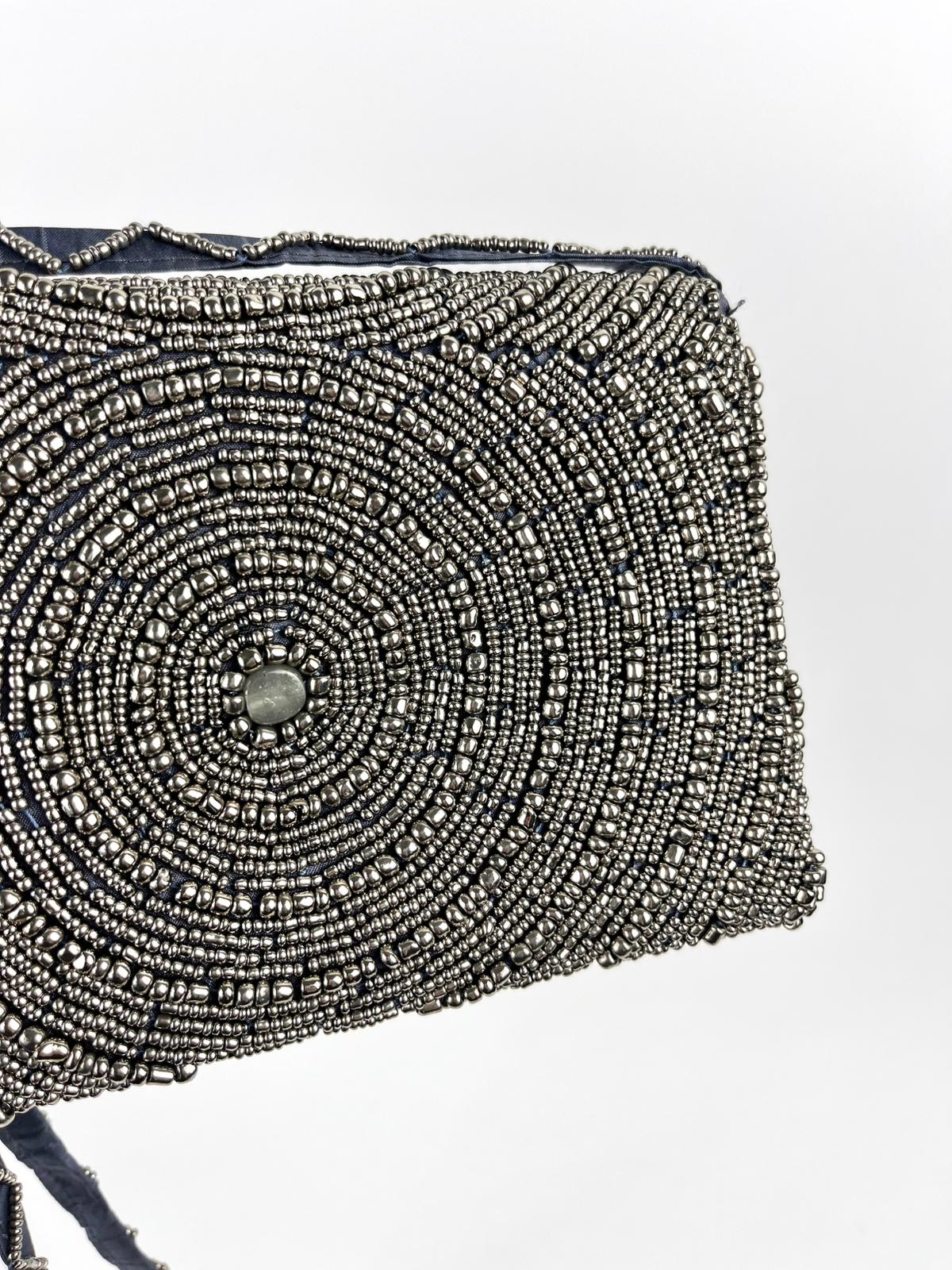 Borsa vintage anni '90 con perline argento e tracolla