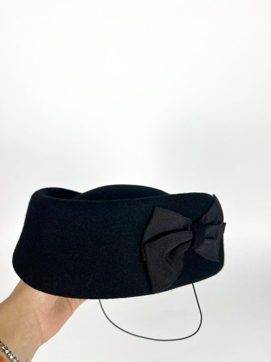 Cappello vintage Marzi Firenze in feltro di lana nero con fiocco  – anni ’60