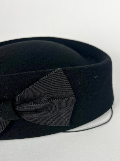 Cappello vintage Marzi Firenze in feltro di lana nero con fiocco  – anni ’60