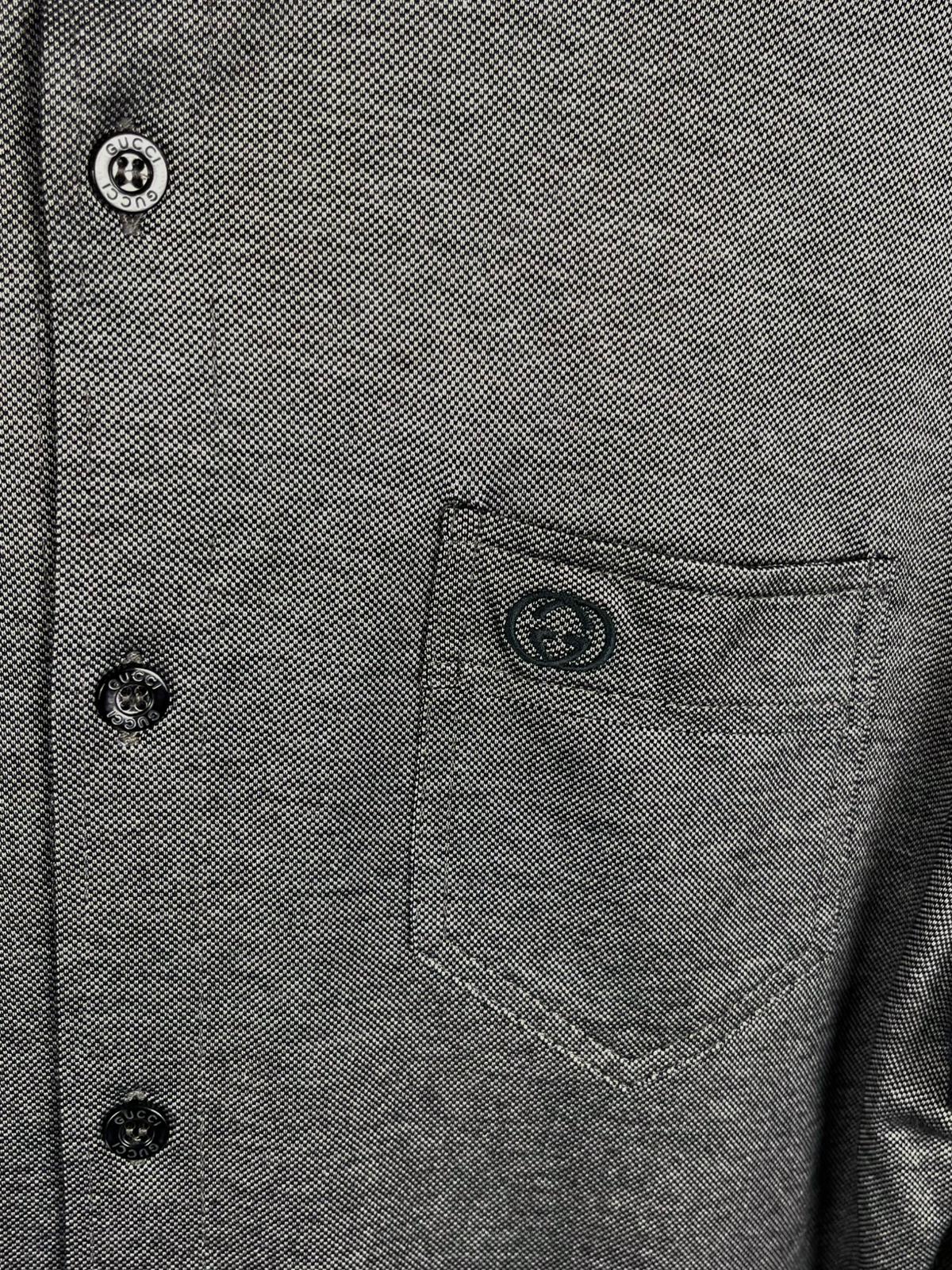 Camicia vintage Gucci in jersey grigio con logo – anni 2000