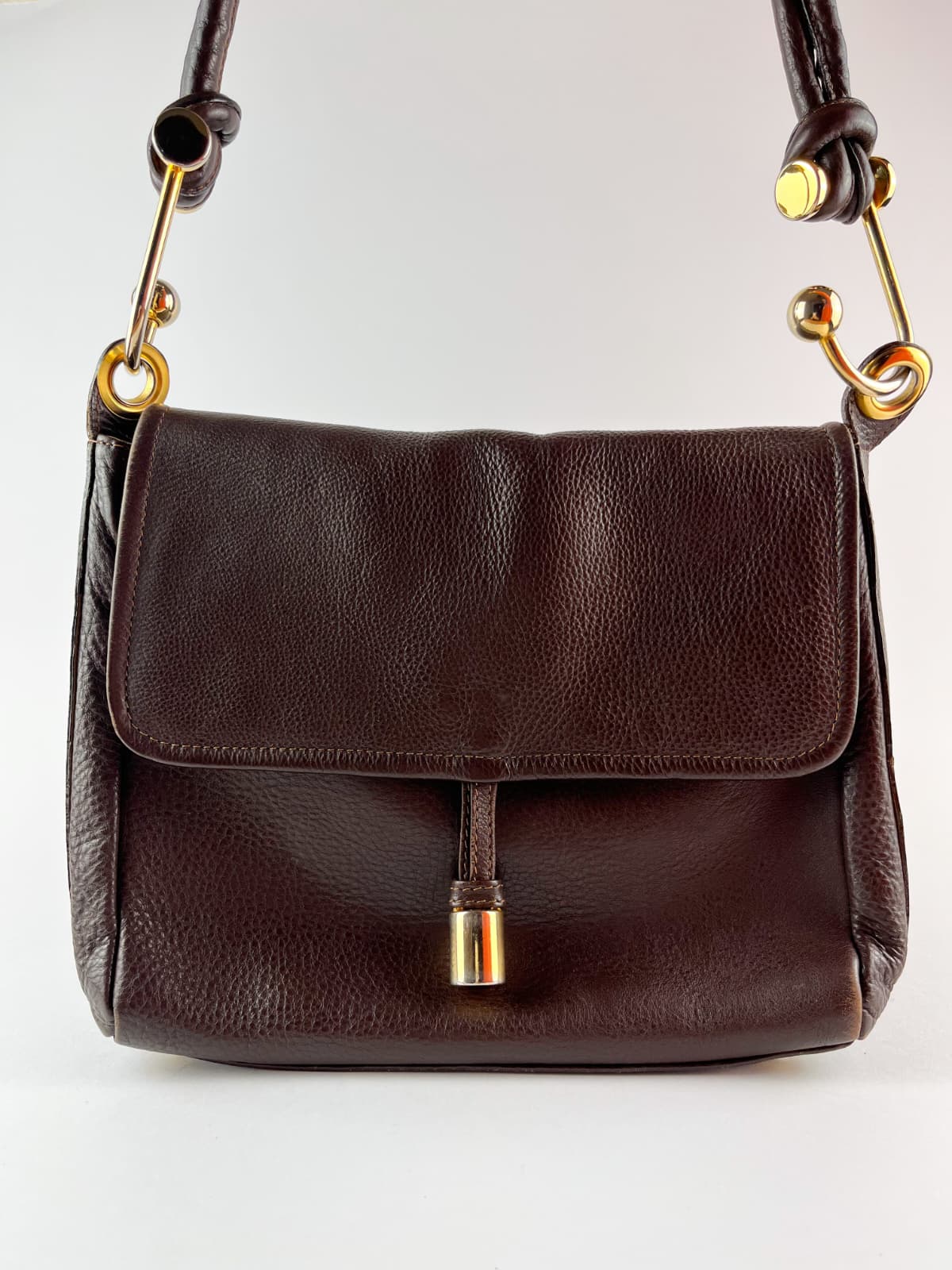 Borsa vintage in pelle marrone con dettagli dorati