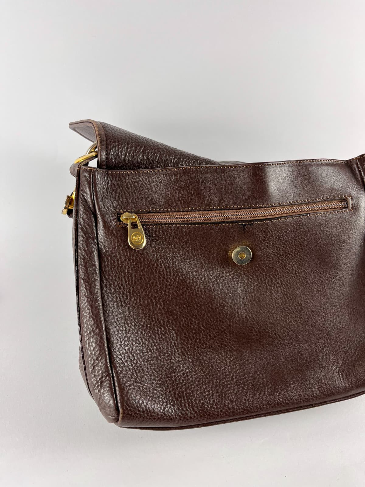 Borsa vintage in pelle marrone con dettagli dorati