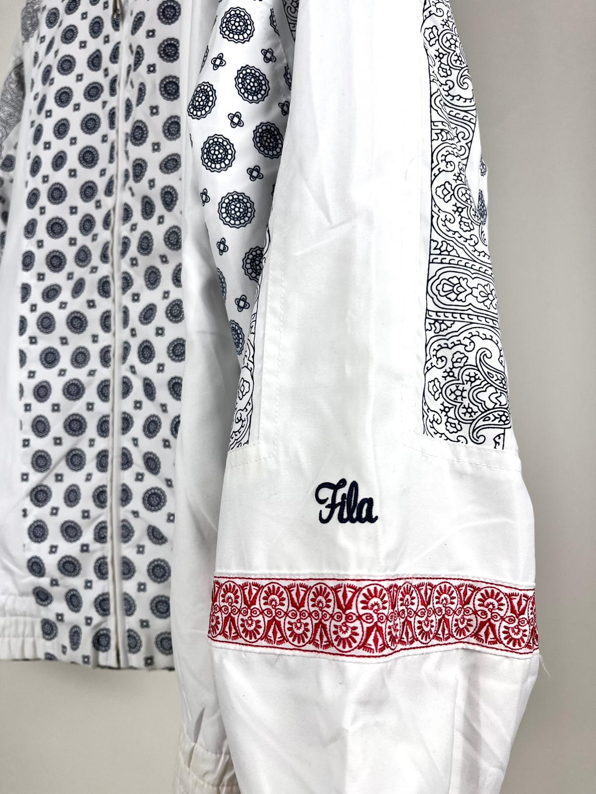 Giacca sportiva vintage Fila anni ’90 fantasia bandana bianco/rosso