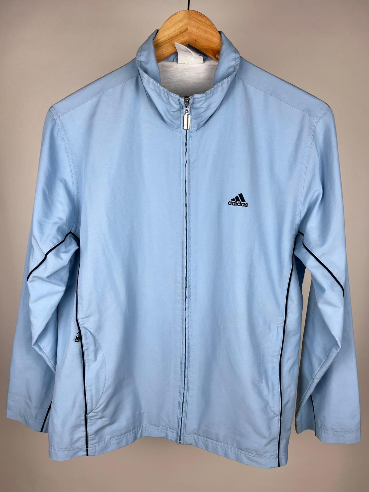 Giacca Adidas Vintage Azzurra in Tessuto Tecnico – anni 2000