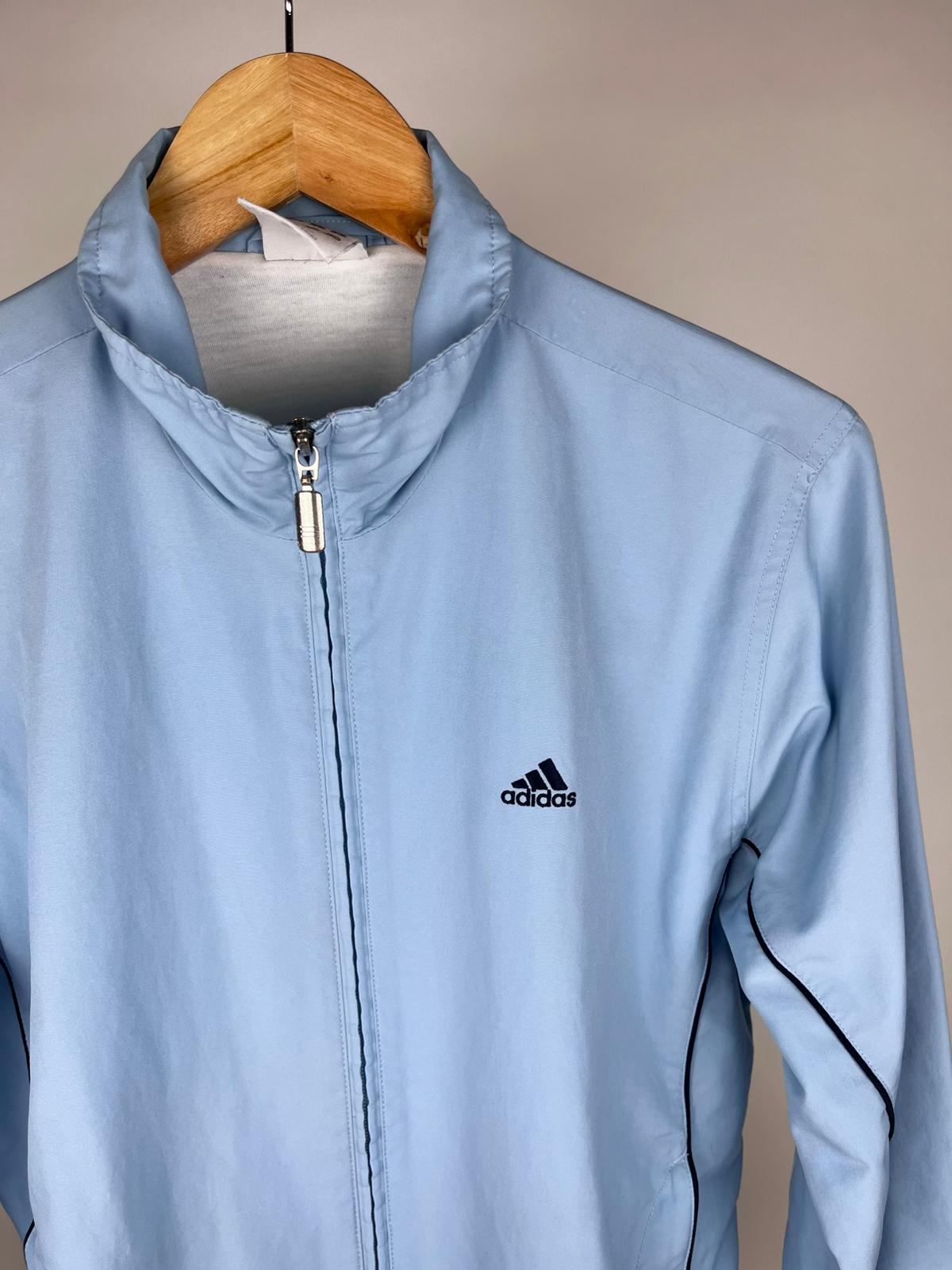 Giacca Adidas Vintage Azzurra in Tessuto Tecnico – anni 2000
