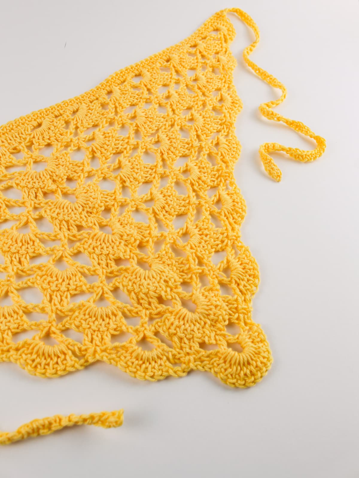 Bandana crochet handmade in cotone giallo pastello