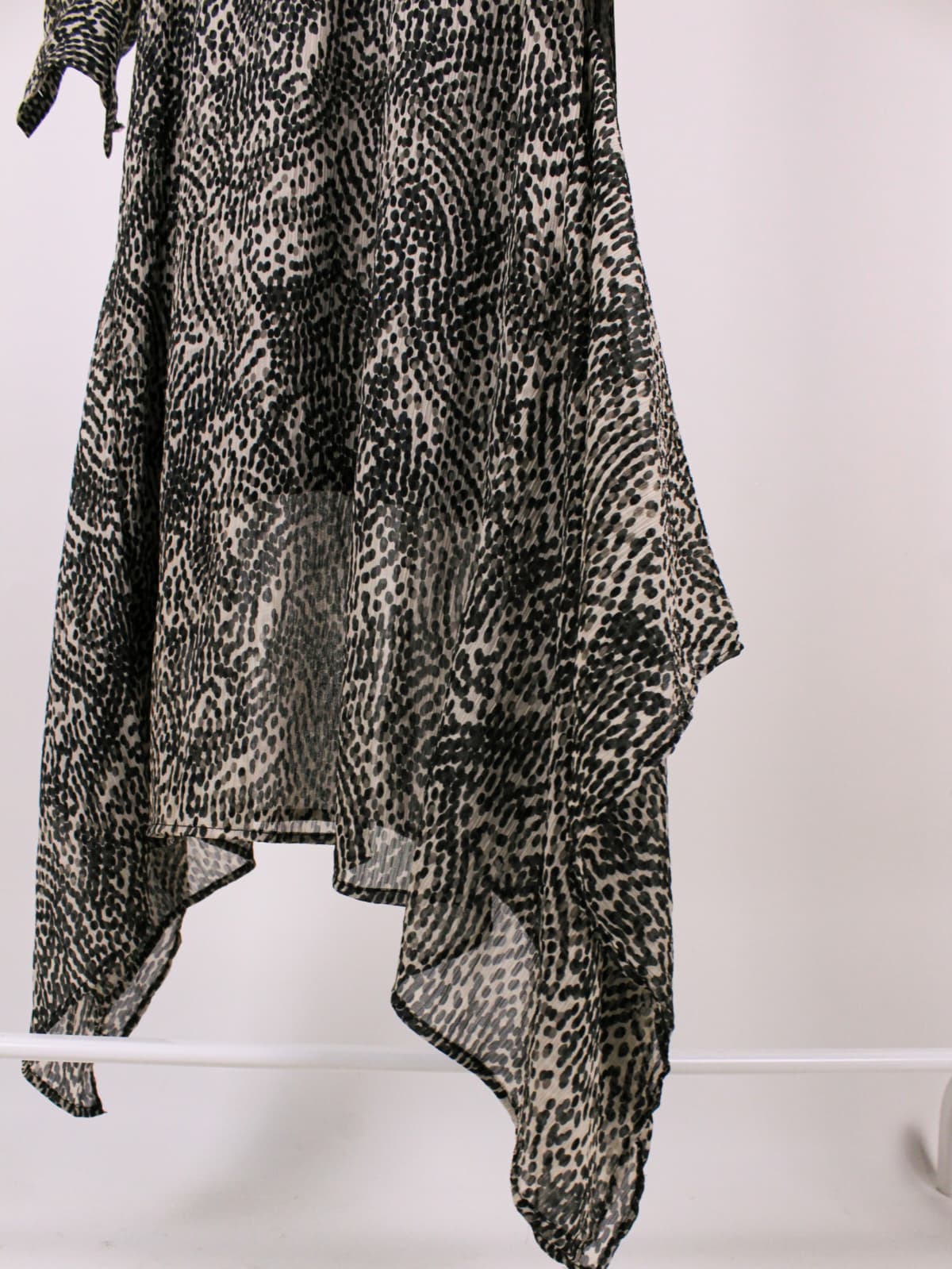 Abito vintage Motivi Made in Italy con foulard al collo – stampa astratta – anni 2000