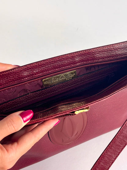 Borsa Must de Cartier Paris vintage in pelle martellata bordeaux – anni ’80