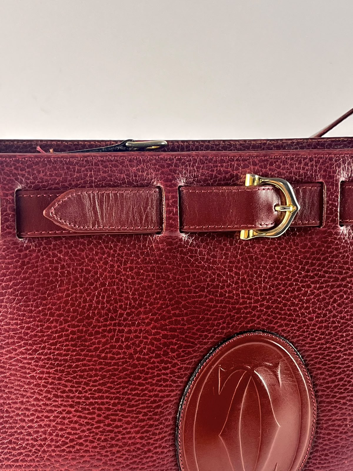 Borsa Must de Cartier Paris vintage in pelle martellata bordeaux – anni ’80