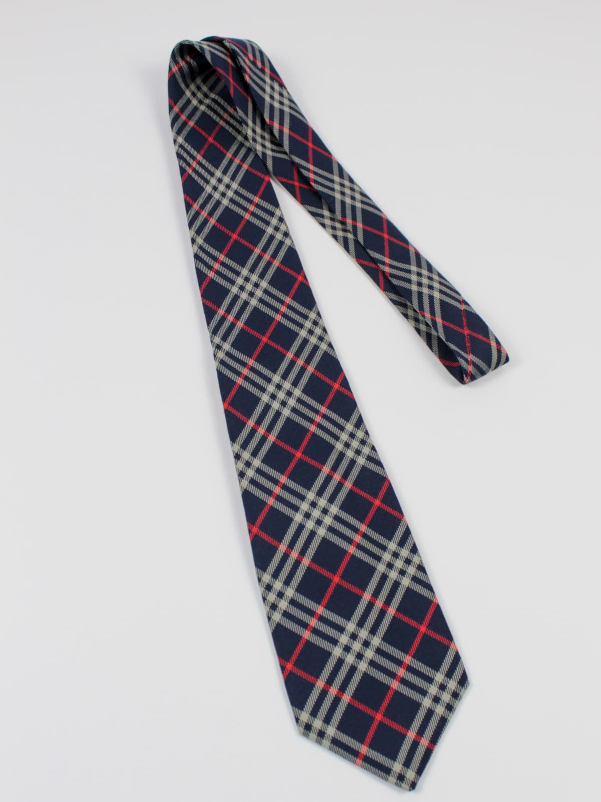 Cravatta Vintage Burberry’s in Seta 100% Tartan Blu Navy, Rosso e Beige – Anni ’90