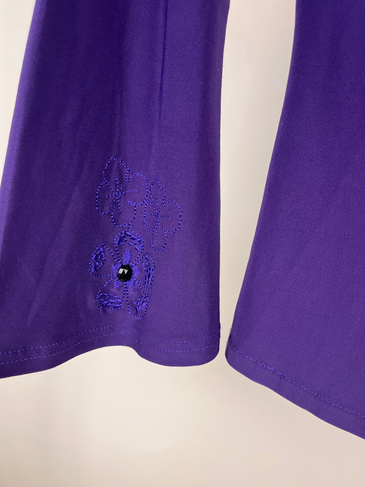 Camicia vintage viola ricamata con dettagli floreali - Y2K